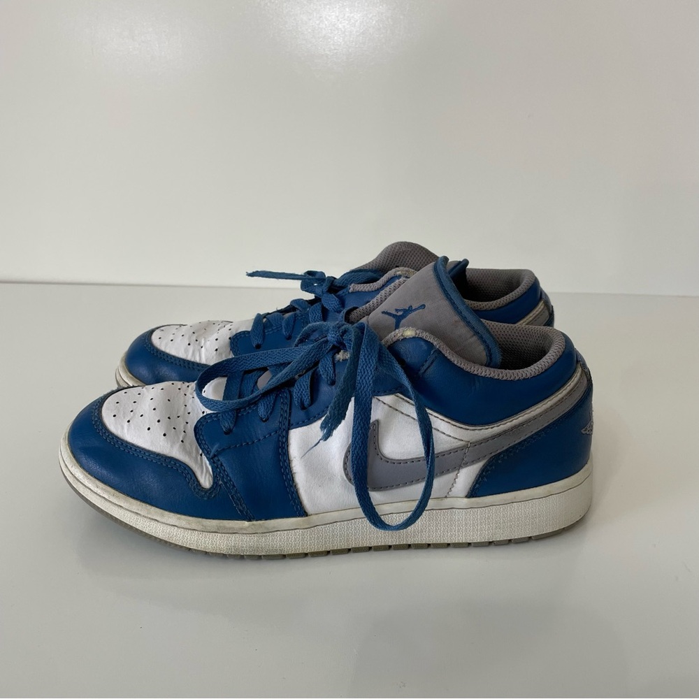Nike Boys Air Jordan 1 Low True Blue Sneakers, size 6Y